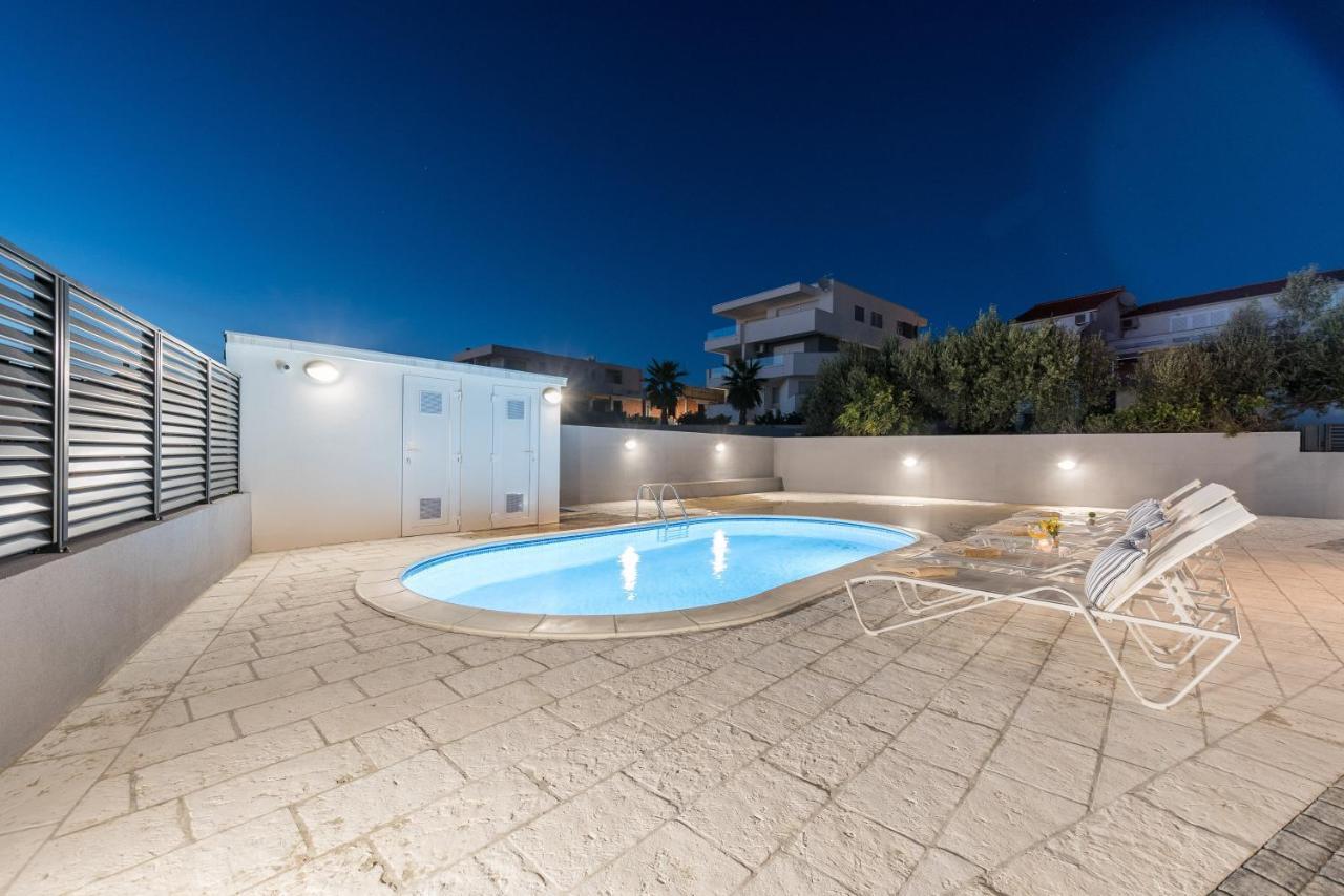 Villa Lena Luxury Apartments نوفاليا المظهر الخارجي الصورة